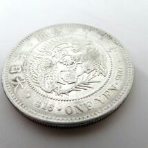 新1円銀貨 小型 明治22年 約26.83g 右丸銀 荘印 一圓 M22_画像4