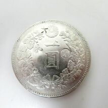 新1円銀貨 小型 明治22年 約26.83g 右丸銀 荘印 一圓 M22_画像1