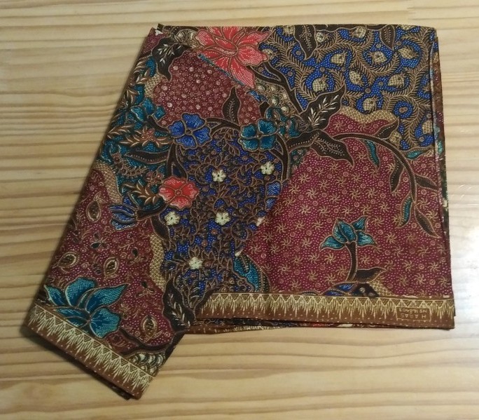 インドネシア チルボン バティック 生地 蒼菱紋 カーキ 青 伝統柄 型押 