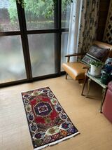 玄関にぴったり有名産地トルコのシヴァスのクルド族の織った素敵なヴィンテージ絨毯！毛足も長めで飽きの来ない絨毯！絨毯のある素敵な生活_画像2
