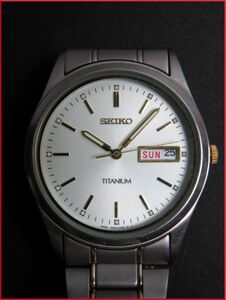 美品 セイコー SEIKO クォーツ 3針 デイデイト チタン 純正ベルト TN43-7080 日本製 男性用 メンズ 腕時計 T98 稼働品