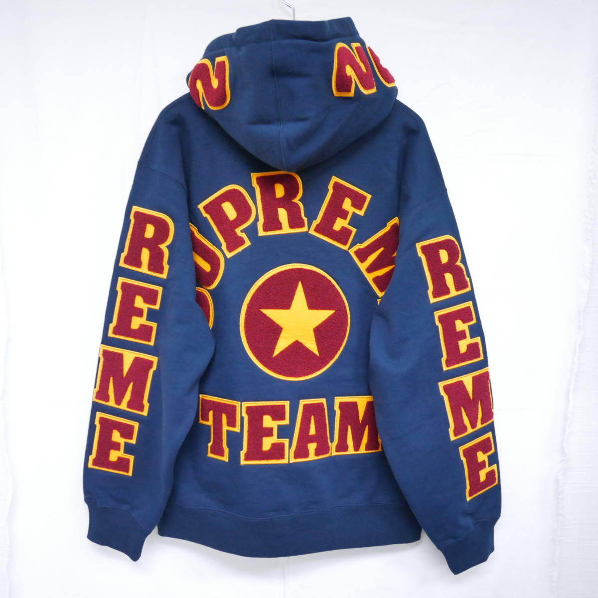 Supreme パーカーの値段と価格推移は?|6,627件の売買情報を集計した ...