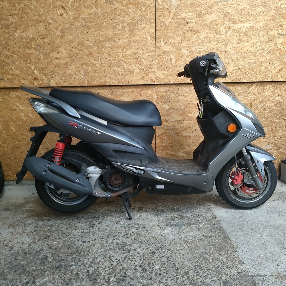 ヤフオク! -「キムコ レーシング125fi」の落札相場・落札価格