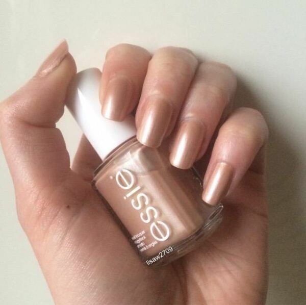 1点限り　　人気色　essie ネイルカラー　(パールベージュ)