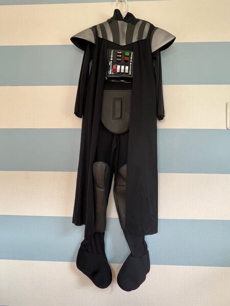 キッズハロウィン仮装STARWARSお面付き。マントは取り外し可能です。一回着用。画像ご確認の上ご購入下さい。