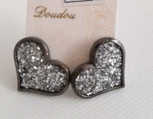  new goods unused Doudou heart motif clear Stone stud earrings 