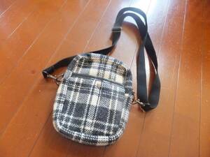 HarrisTweed Harris tsi-do. shoulder bag . cheap!