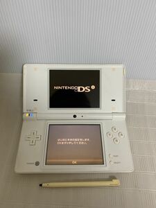 部品取り用/NINTENDO DSi TWL-001ニンテンドーDSi 本体のみ/レトロゲーム機/通電軽くソフト読み込みのみ/液晶変色小傷汚れ等/ジャンク扱い