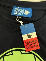 即決/タグ付き/TEZUKA OSAMU WORLD/手塚治虫 三つ目がとおる/半袖Tシャツ /Mサイズ/ネイビー系/Tshirt/キャラプリントデザイン/紙タグ経年_画像4