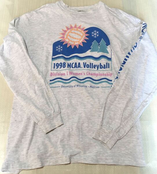 【アメリカ合衆国インポート物古着】NCAA 長袖Tシャツ（Mサイズ・薄いグレー）