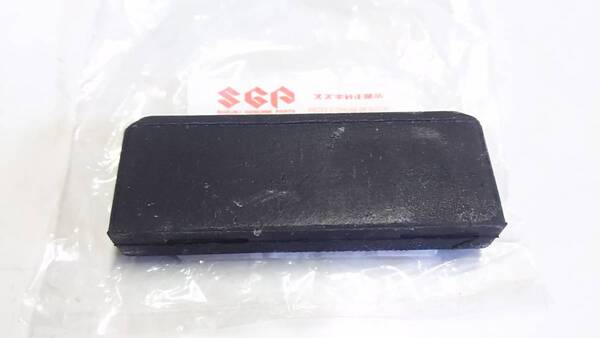 送料込み■ GS1000 ガソリンタンク クッション ゴム スズキ ラバーゴム