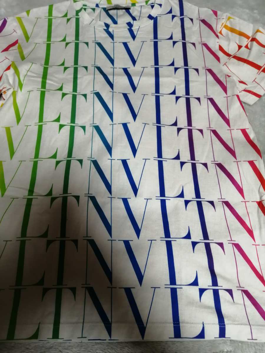 Valentino Tシャツの値段と価格推移は?|404件の売買情報を集計した ...