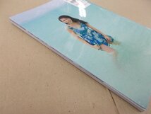 写真集　秋元真夏　真夏の気圧配置　特典ポスターあり_画像3