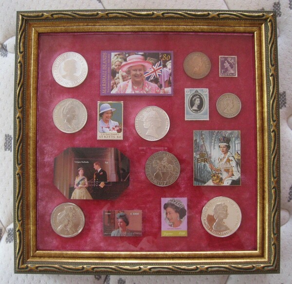 エリザベス女王の銀貨と切手