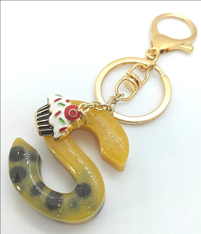 FENDI チャーム キーホルダー ファー C アルファベット|PayPayフリマ