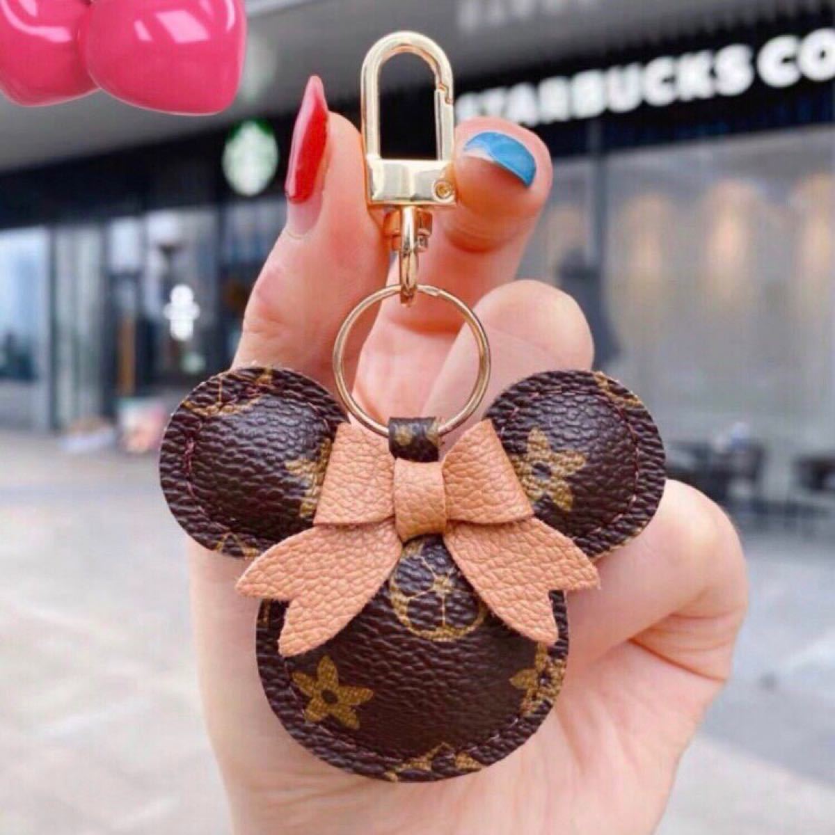 有名なブランド COACH ティーローズ ツールド フラワー バックチャーム