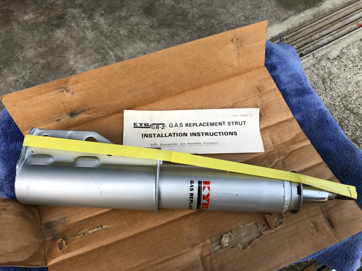 トラザム フロントアブソーバーガスストラット