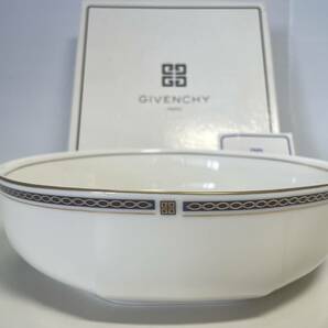 C019 新品 未使用 GIVENCHY/ジバンシー サラダボール 大皿 深皿 ヤマカ陶器 円形 八角形 箱入 ホワイトの画像4