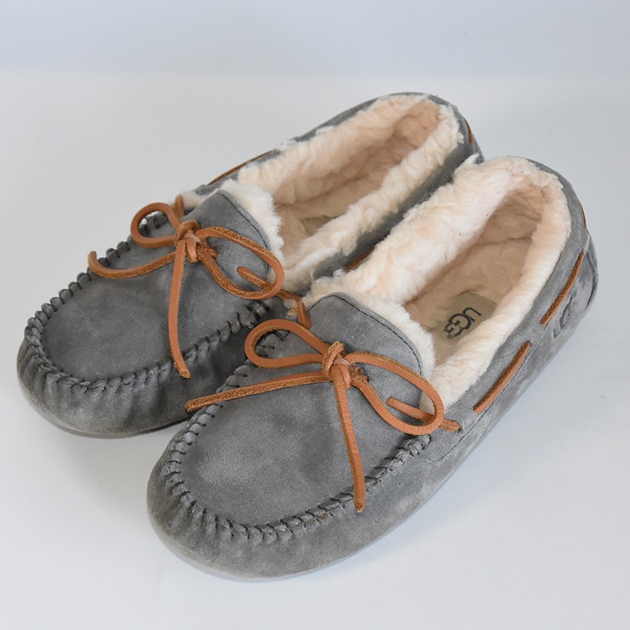 ヤフオク! -アグ 中古の中古品・新品・未使用品一覧 公式直営 UGG モカシン 中古品 箱有り モカシン