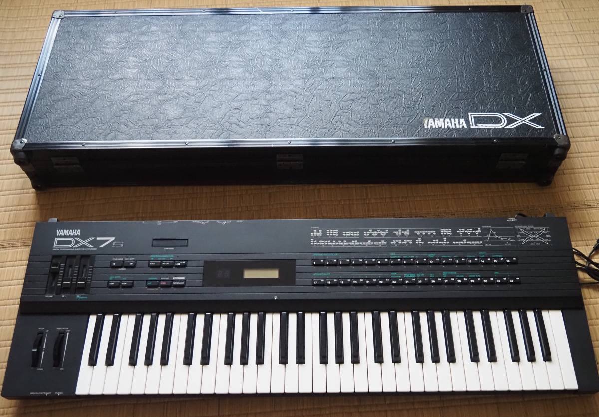 通販半額 YAMAHA DX7 シンセサイザー 専用ハードケース付 ヤマハ キーボード 鍵盤楽器