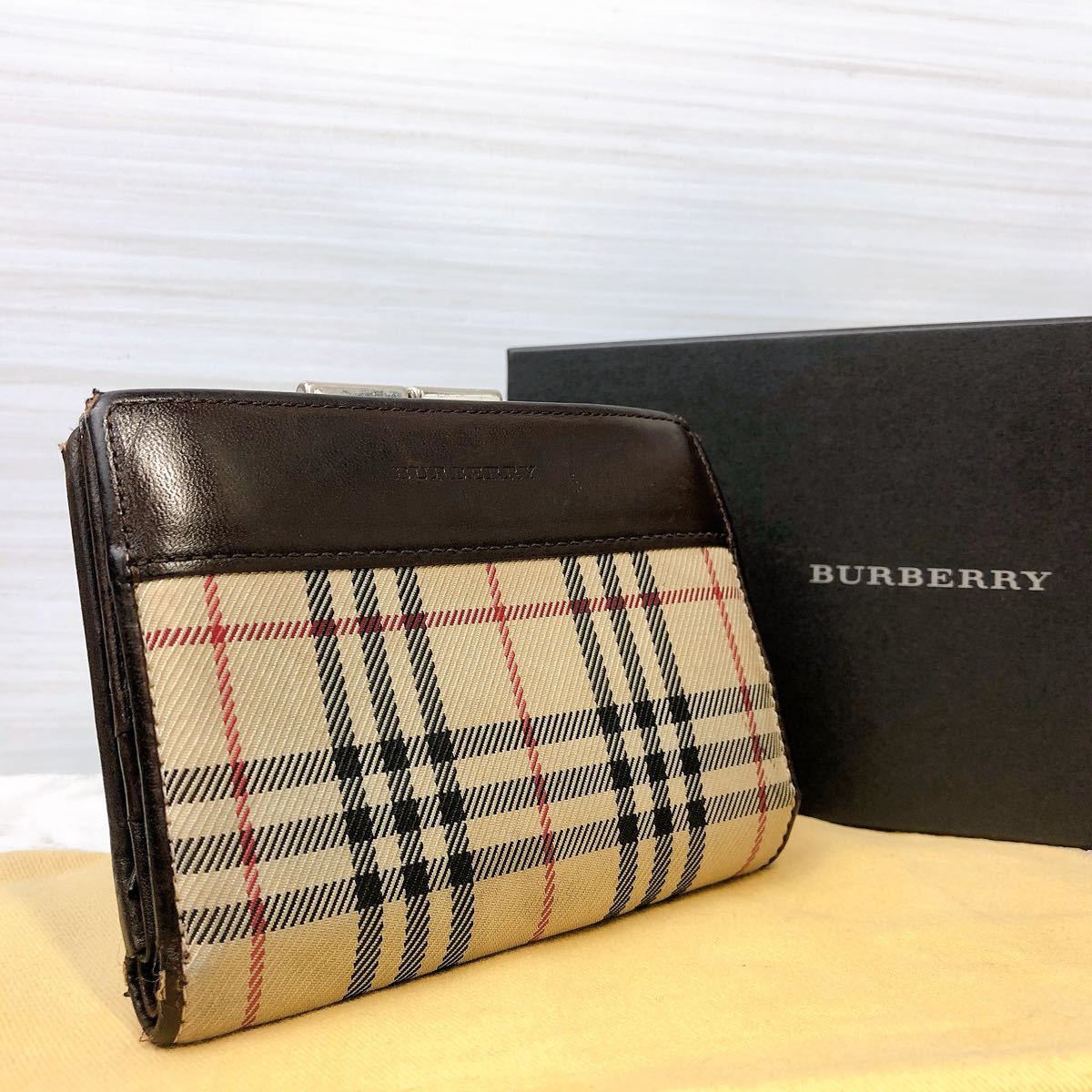 けしますが⅚ BURBERRY バーバリー 二つ折りがま口財布の通販 by