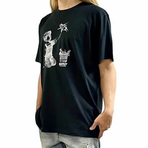 新品 バンクシー BANKSY ゲームチェンジャー 医療従事者ヒーロー 人形 子供 1人 遊び ドローイング Tシャツ Sサイズ 小さい タイト スリム