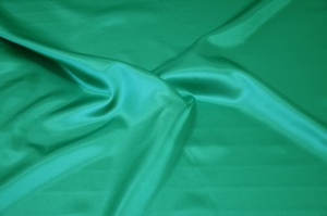 ポリエステル サテン 生地 はぎれ グリーン(緑)【112cm幅】ドレス,服地,裏地,インテリア,装飾などの布に