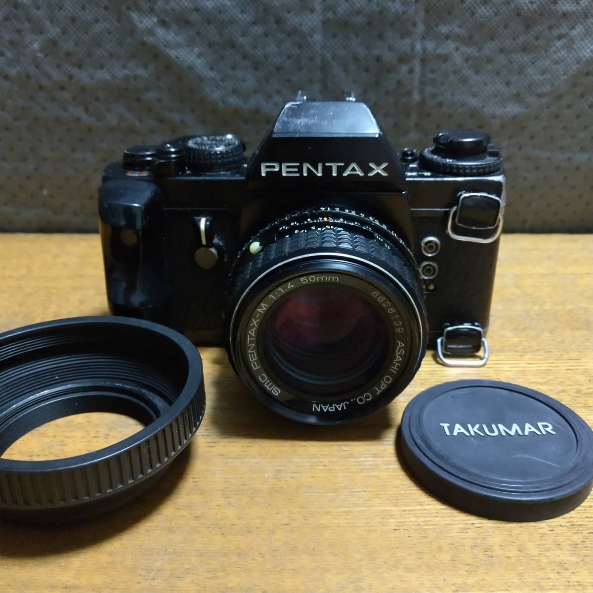 PENTAX LX 前期 グリップ、レンズ付き スクリーン交換済 ストラップなし-