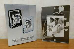 写真立て ジャスフォート HAGNETIC FRAME 2.5”×3.5” ブラック MA-PT25323 サイズ:約横10.6㎝×高さ14㎝×幅2㎝ 共箱付き_