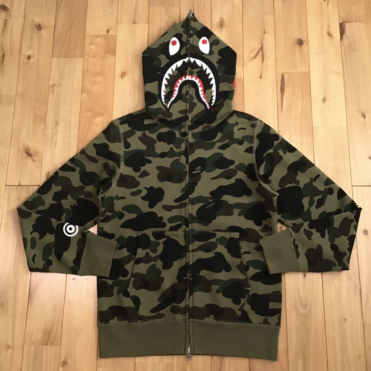 2周年記念イベントが BAPE シャーク パッチワーク スウェット APE