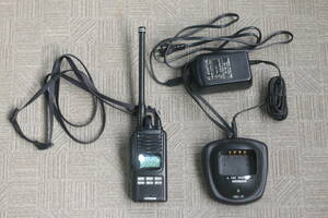 【動作OK】日立国際電気 HITACHI デジタル簡易無線機 EUM-05FL/C 一式セット 免許局 本体+バッテリー 65ch （消防・鉄道）