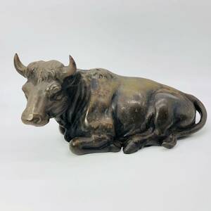 大迫力 鉄製　彫刻　牛の置物 重さ6.6kg 金属工芸　インテリア　置物　時代物　N1