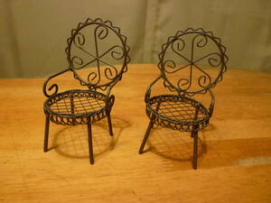 針金細工のミニチュア椅子　2脚セット