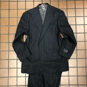 新品高級ブランドKINGG×DORMEUIL2つボタンスーツセットアップサイズAB7 チャコールグレー系オルタネートストライプ　フランネル本台場タグ