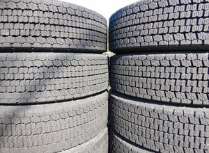 6本価格★パT6306■215/70R17.5 123/121J KRC 再生 冬タイヤ■条件付送料無料■更生 バリ溝 積載車 キャンター トラック スタッドレス