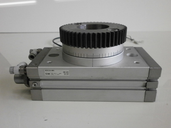 SN-18　SMC 【工業用】ロータリテーブル（MSQ Series）ラックピニオンタイプ：MSQB100A-M9BL（基本形） 約3年間使用　動作正常品　良品
