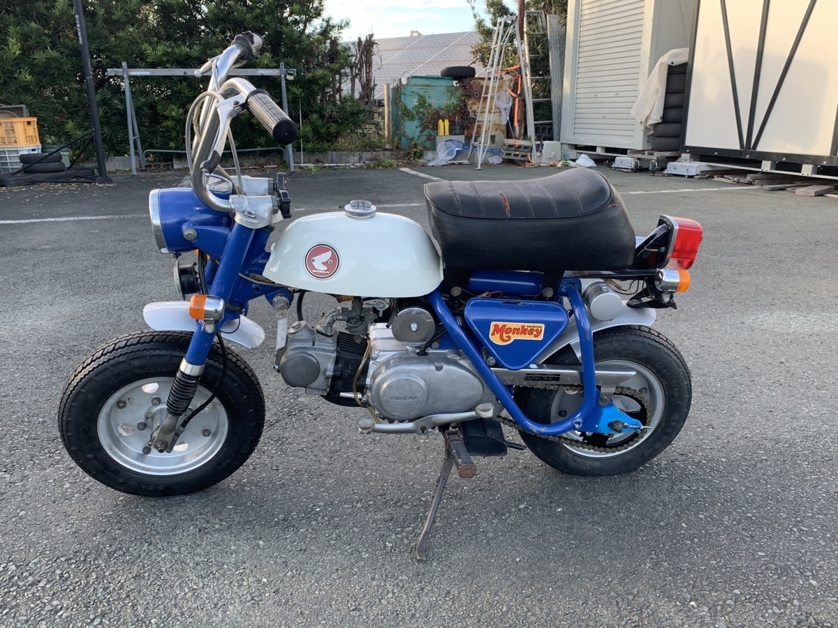 ホンダ モンキーZ50A 両手ブレーキのブレーキレンズ