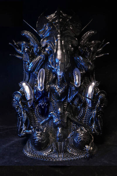 新品未使用 エイリアン ガレージキット 台座付 壁掛け可能 (未組立未塗装)Alien with Stand and Wall Mount