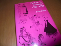 洋書ファッションとコスチューム　Fashion in Costume　ヨーロッパとアメリカでの衣装の発展　歴史_画像1