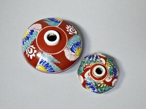 古伊万里　色絵　花の図　捻じり小さな油壷　と　中ぐらいの油壺　NO.C2-3387