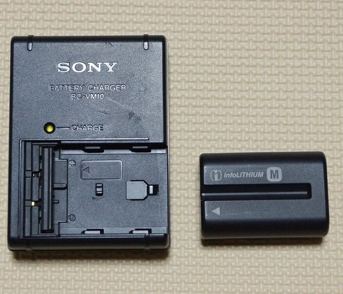 ヤフオク! -「sony純正バッテリーチャージャー」の落札相場・落札価格