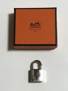 HERMES カデナ 1998 l'arbre 木 樹液 エルメス チャーム キーリング キーホルダー パドロック 南京錠 シルバーカラー