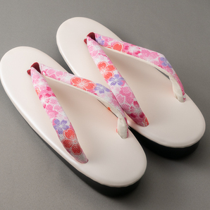【新品未使用・送料無料】花柄の日本製ぞうり（L） - 薄ピンク台・桜鼻緒 - 奈良で手作りで作っています