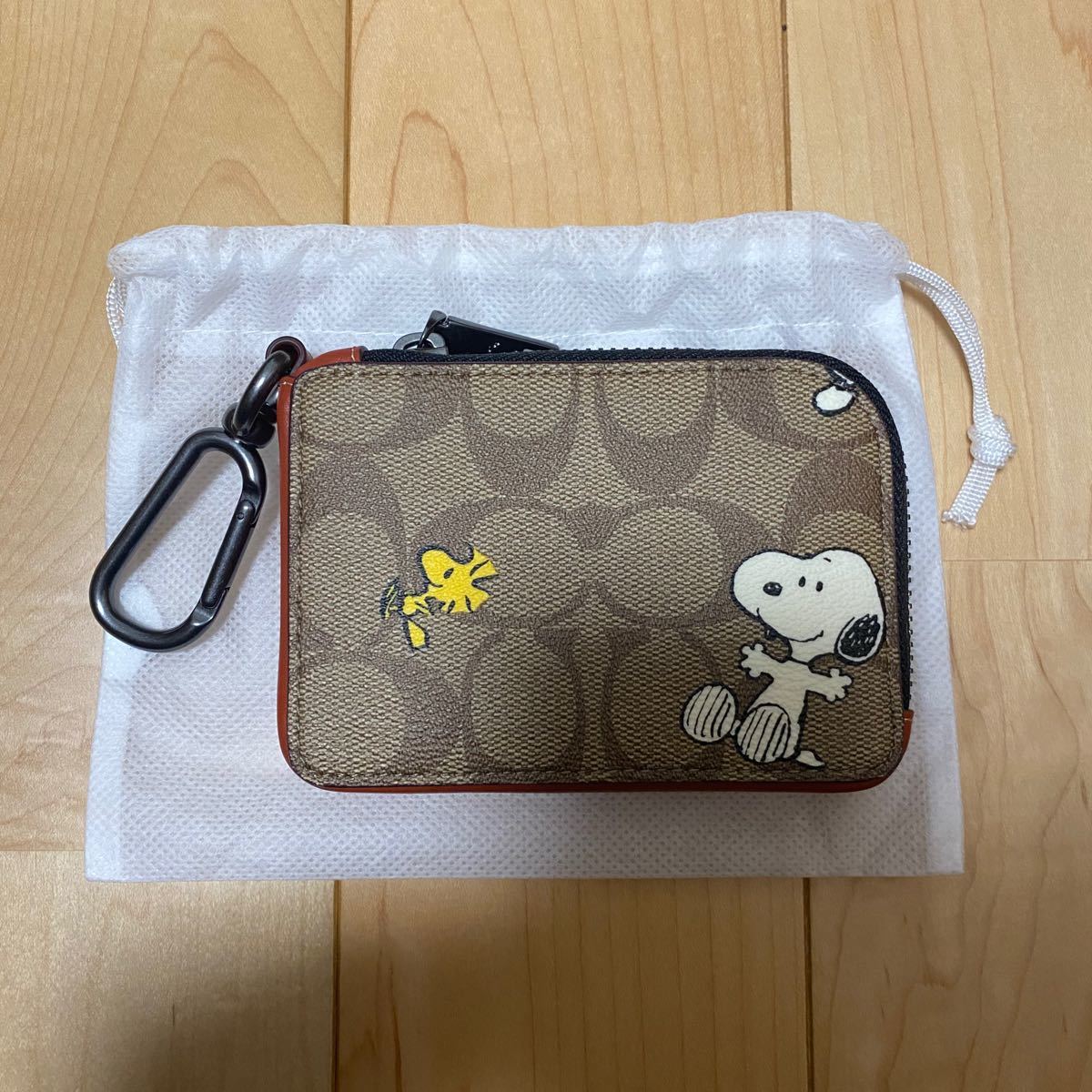 最大58％オフ！ 新作COACH X PEANUTSコインケース レット イット スノー モチーフ