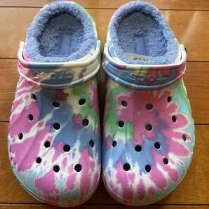 送料無料crocsクロックスBAYA LINED TIEDYEグラフィッククロッグサンダル耐久クロスライトliningボアpink lemonadeマルチunisex(JP24)新品