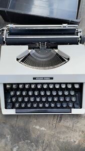  typewriter silver ..SILVER REED