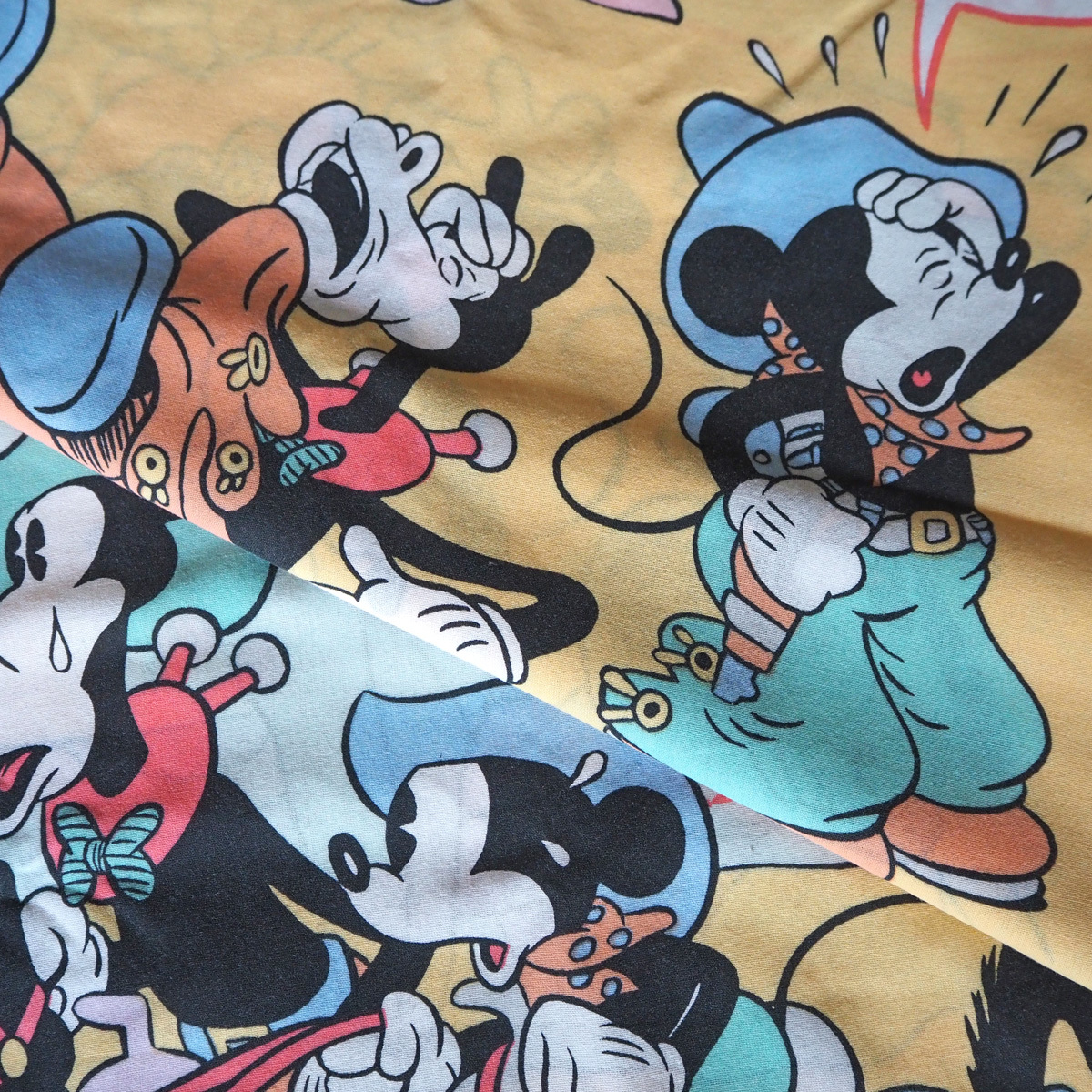 ビンテージ シーツ ディズニーの値段と価格推移は?|518件の売買情報 おすすめポイント 超レア!ディズニー ビンテージシーツ 大判 カット シーツリメイク クララベル 生地/糸