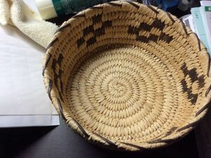 Art hand Auction Rare, good condition! Vintage antique Native American handmade basket // 304050 Navajo Pichimayo Ortega Amish RRLXX66 rug, furniture, interior, Interior accessories, accessory case