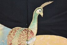 【桜庭呉服店】黒留袖 結婚式 五つ紋 家紋 孔雀文様 鳥 流水文 身丈151cm 裄丈61.5cm ★着物 ea-381_画像2