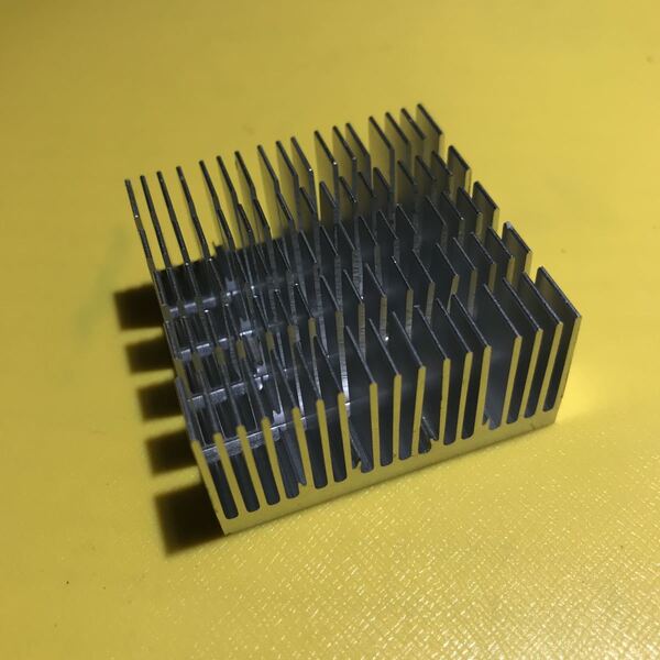 アルミヒートシンク 放熱板 42*42*20mm 37g 中古品 全国送料無料